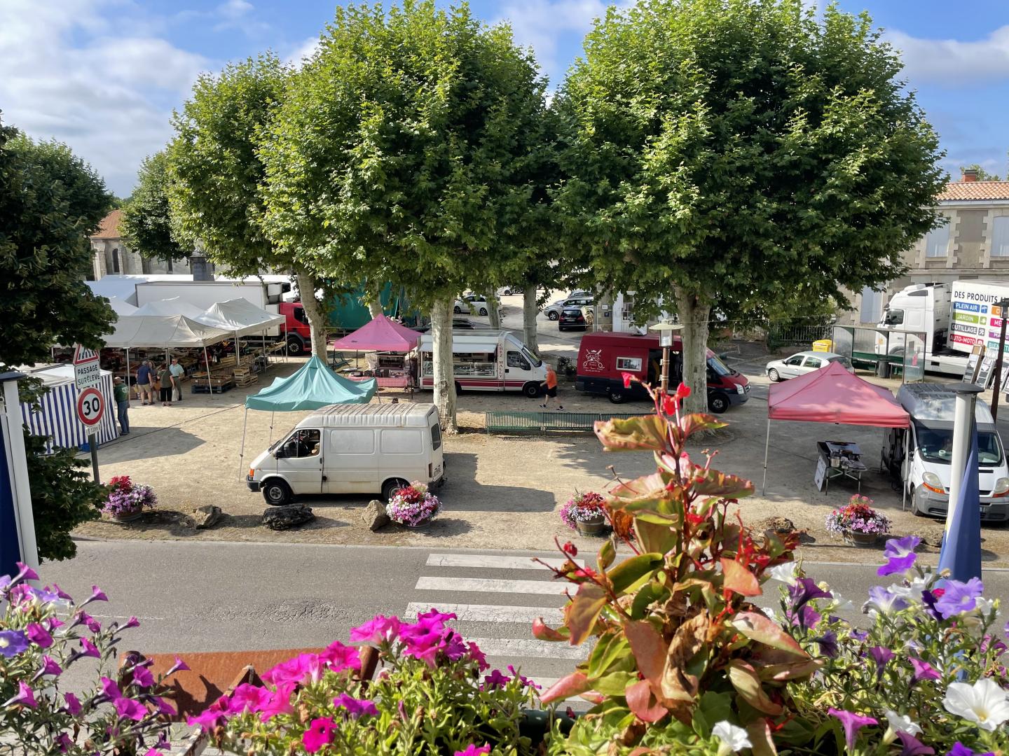 Marché vue du balcon.jpg